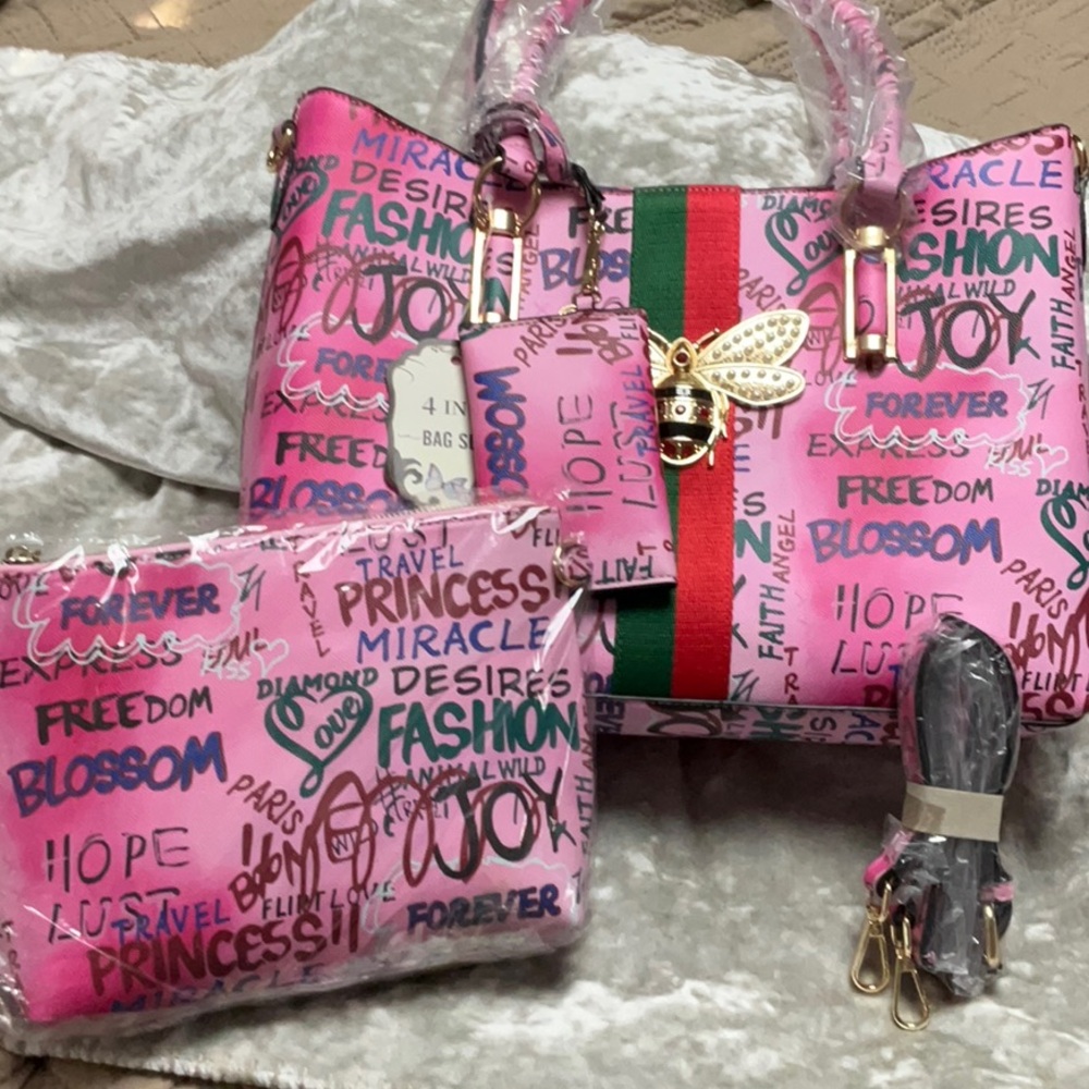 Pink Graffiti Print Women's Bag Set